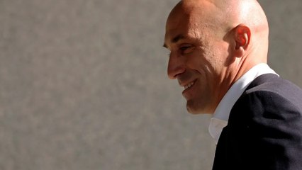 Rubiales comunica a la jueza que volverá el 6 de abril a España y se pondrá a "plena disposición de la Justicia"