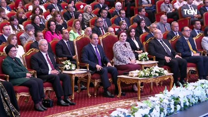 الرئيس السيسي يمازح وزيرة التضامن الاجتماعي: ماتسبيش مكانك الا لما تاخدي حقك