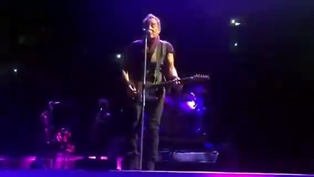 Opens Brooklyn show with Purple Rain Bruce Springsteen Vídeo