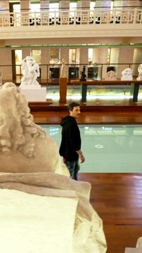 Découvrez les premières images du documentaire de TV5Monde « 1ère fois au musée », incarné par l'artiste Richard Orlinski qui a convié des jeunes à La Piscine de Roubaix - Regardez