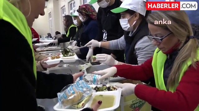 Tepebaşı Belediye Başkanı Ahmet Ataç, Gündüzler Mahallesi'nde iftar programında mahalle sakinleriyle buluştu