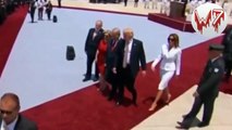 Melania da un manotazo a Trump?