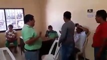 #VIDEO: Líder de la CTM pide besos a sus compañeros a cambio de favores en Oaxaca