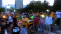 Aficionados TIGRES retan a la policía en la MACRO PLAZA