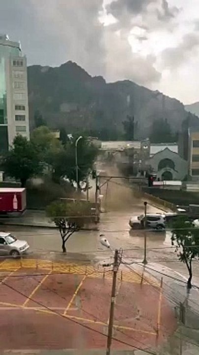 Des pluies intenses ont provoqué des crues soudaines dans la capitale bolivienne, La Paz.