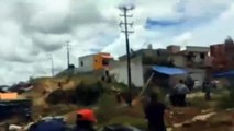 Desalojan violentamente a miembros de la CNTE en San Cristobal de las Casas