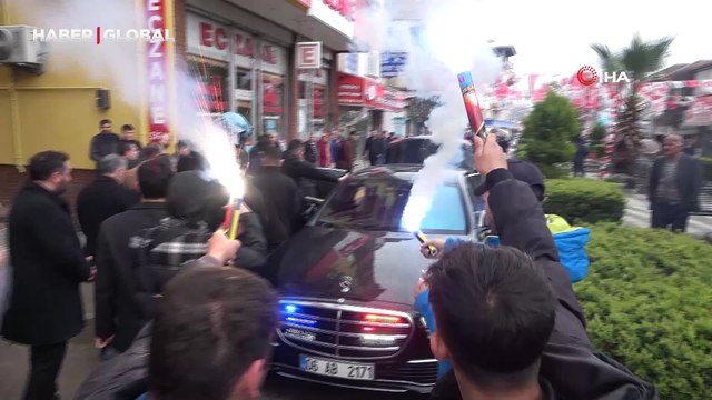 Beraber ıslanıyoruz şu an diyerek seçim ofisinin açılışını gerçekleştirdi