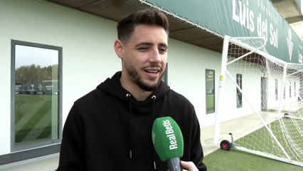 Álex Moreno Visita a sus Ex Compañeros en la Ciudad Deportiva del Betis ⚽
