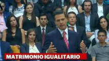 Cuestionan jovenes a Peña Nieto por su tesis durante reunión por su 4to Informe