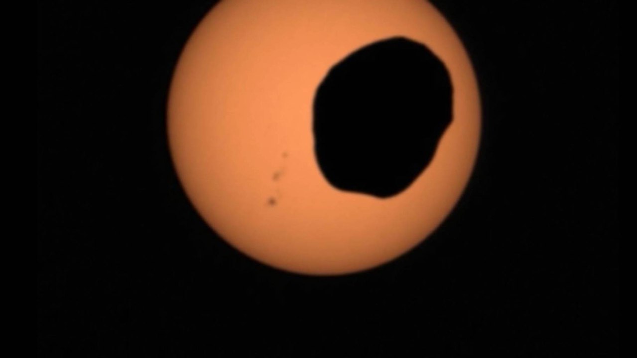 Mars rover captures Mars moon eclipsing sun