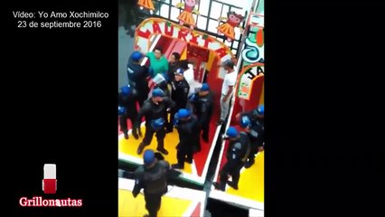 Lancheros y Policias Pelean con Sillas en Xochimilco