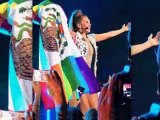 Thalia, en controversia por combinar la bandera de México con la bandera LGBT