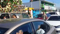 Despedida al señor de la camioneta de los carritos