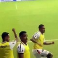 Jogador do Vitória é visto provocando torcedores do Bahia durante o Ba-Vi; veja vídeo