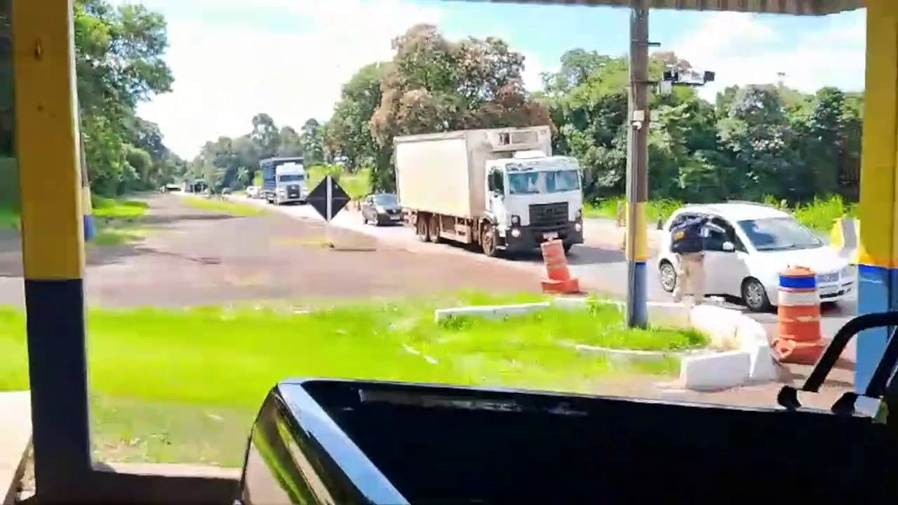 PRF intercepta transporte ilegal de cigarros de Foz do Iguaçu para capital paranaense