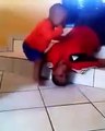 #VIRAL - Madre hace macabra broma a su niño #DeadPoseChallenge