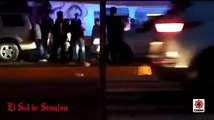 #VIDEO: Policias entregan a jovenes detenidos a sicarios en Culiacan