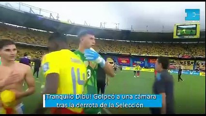 ¡Tranquilo Dibu! Golpeó a una cámara tras la derrota de la Selección