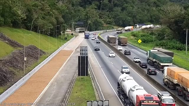 Susto! Vídeo mostra ônibus de passeio com 45 passageiros sendo salvo por área de escape após falha nos freios na BR-277