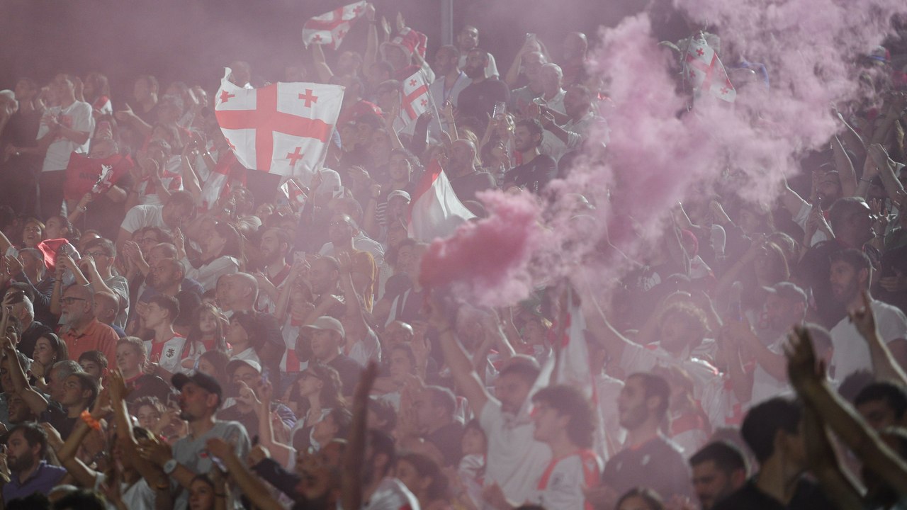 Autokorsos nach 4:1-Sieg: Georgien feiert seine Nationalmannschaft