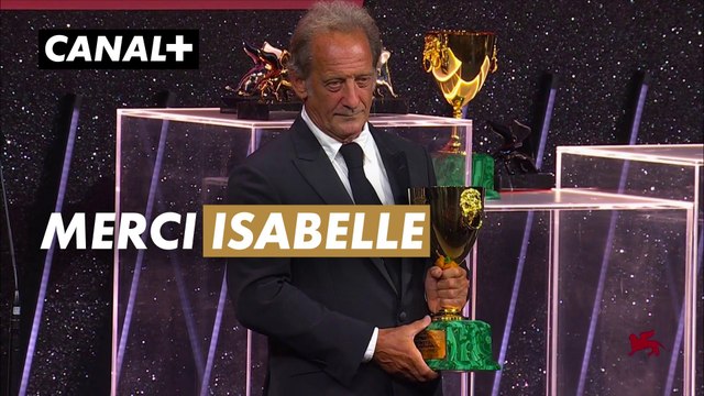 Vincent Lindon reçoit la Coupe Volpi du meilleur acteur pour Jouer Avec Le Feu à la Mostra 2024