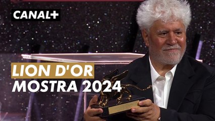Pedro Almodovar remporte le Lion d'Or pour The Room Next Door à la Mostra 2024