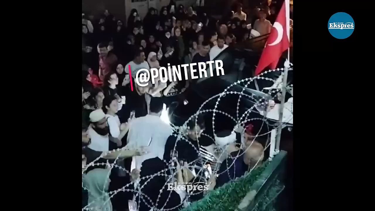 Kamuoyunda 'Cübbeli Ahmet Hoca olarak bilinen Ahmet Mahmut Ünlü, gittiği bir sohbet çıkışı darp edildi.