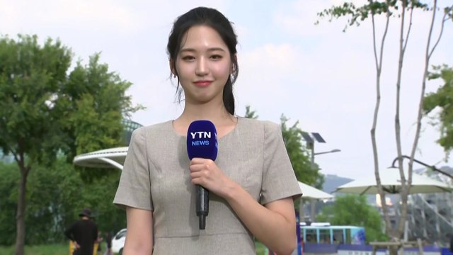 [날씨] 휴일 늦더위 기승...도심 공원 가을 나들이객 북적 / YTN
