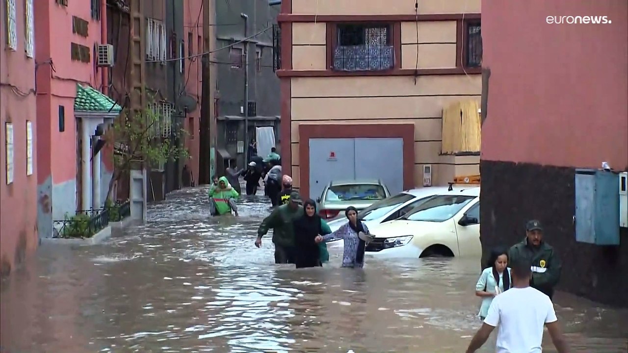 أمطار غزيرة تغمر شوارع ورزازات المغربية والسلطات تتدخل لإخلاء المناطق المتضررة