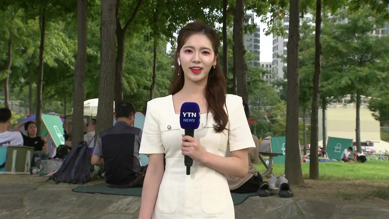 [날씨] 가을이지만 더워요...도심 공원 찾는 시민들 / YTN