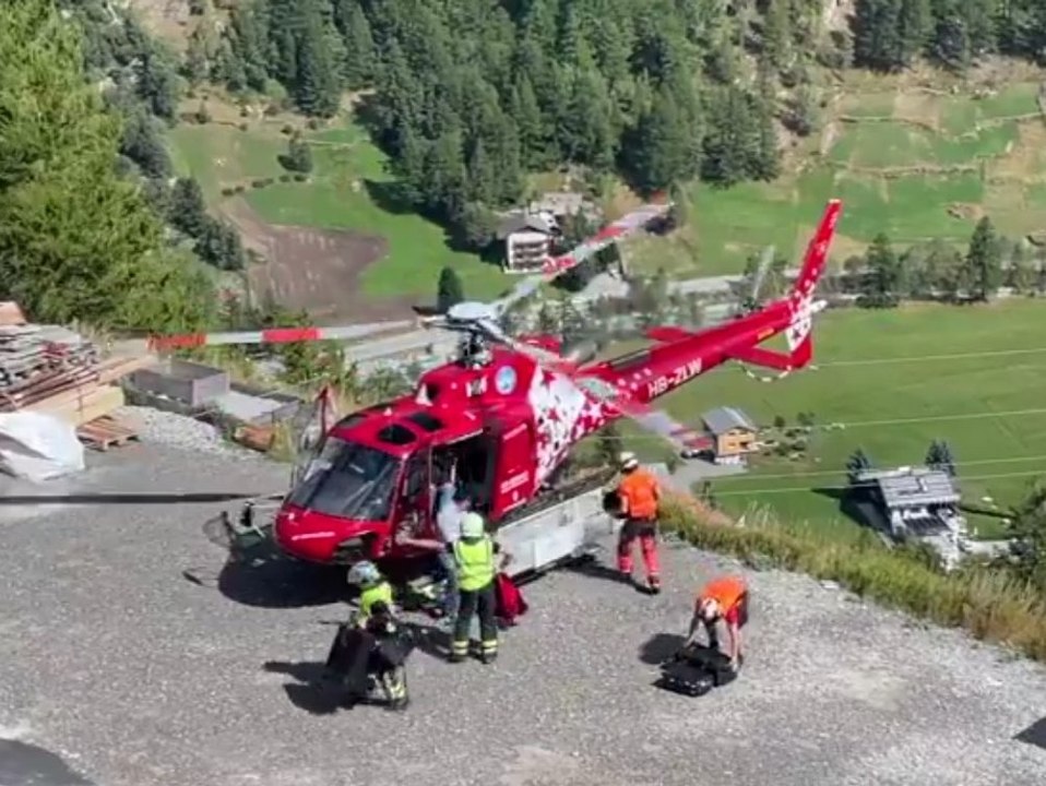 Nach erdrutsch: touristengebiet von außenwelt abgeschnitten