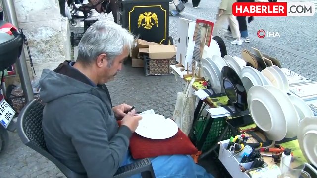 Hem sanatını yapıyor hem ücret karşılığı dert dinliyor: Kadınlar 200 erkekler ise 1 TL