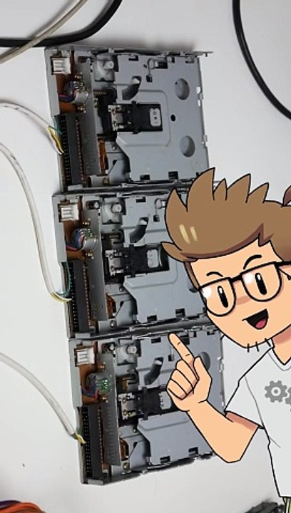 Jouer de la musique avec... des vieux lecteurs de disquettes !