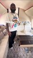 Davido montre où il couche avec sa femme dans son jet privé (vidéo)