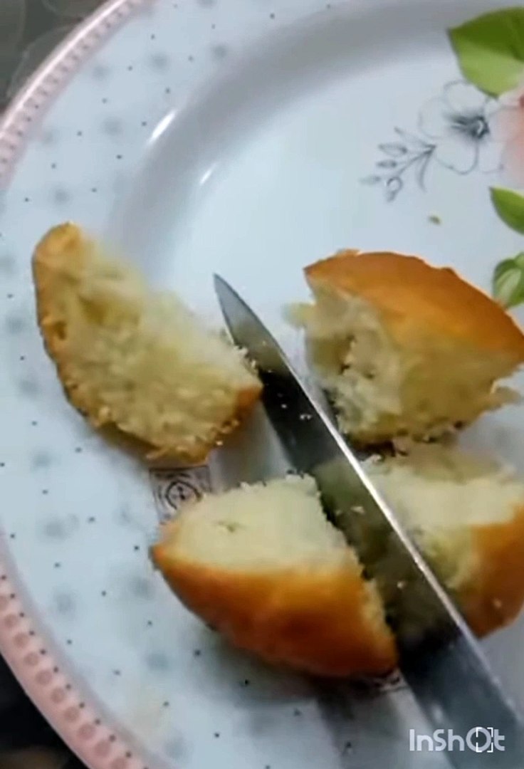 How to eat cake in funny style