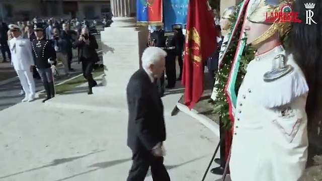 Mattarella depone due corone di alloro in occasione dell'81mo anniversario della Difesa di Roma