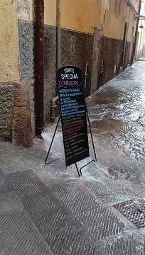 Maltempo Toscana, strade allagate a Pisa