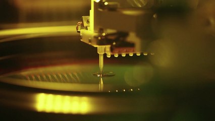 D램 가격 소폭 하락 전환..."고점" vs "일시적 하락" / YTN