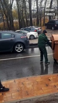 Cet éboueur subit le mauvais comportement d’une passante puis reçoit un geste précieux