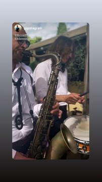 Décoration rose, paysage sublime, ambiance de folie grâce au groupe itinérant qu'ils avaient choisi, Marie et Louis Ducruet ont mis les petits plats dans les grandsBaptême de Victoire, fille de Marie et Louis Ducruet