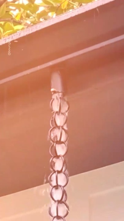 Abonne-toi pour suivre d’autres solutions positives !     @theimpactstory    #gouttière #maison #architecture #invention #environnement