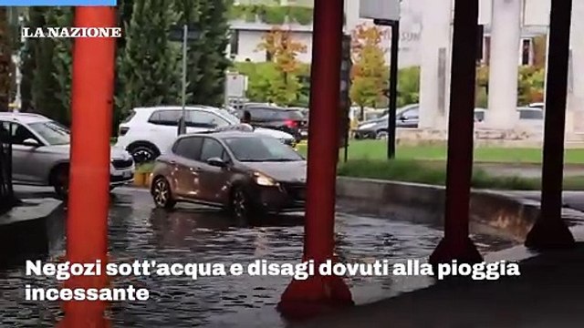 Pisa: il maltempo allaga le strade in zona Stazione