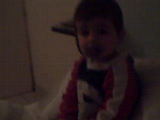 Loulou au réveil a l'hotel de saintes