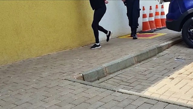 Mulher invade terminal para pegar wi-fi, desacata agentes da GM e acaba detida