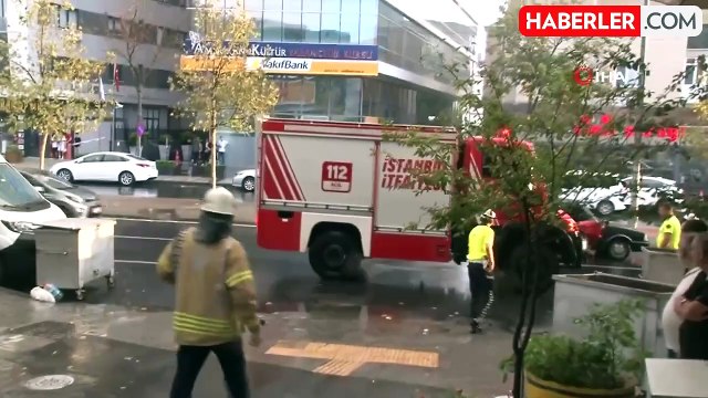Ataşehir'de 4 katlı mobilya dükkanının çatısı alev alev yandı