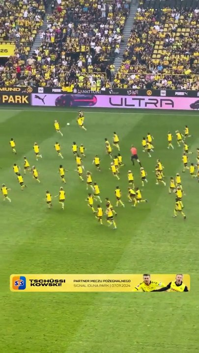 Piszczek Dribbles Against Children!