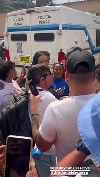 Irmãs de Deolane Bezerra falam com fãs da influencer