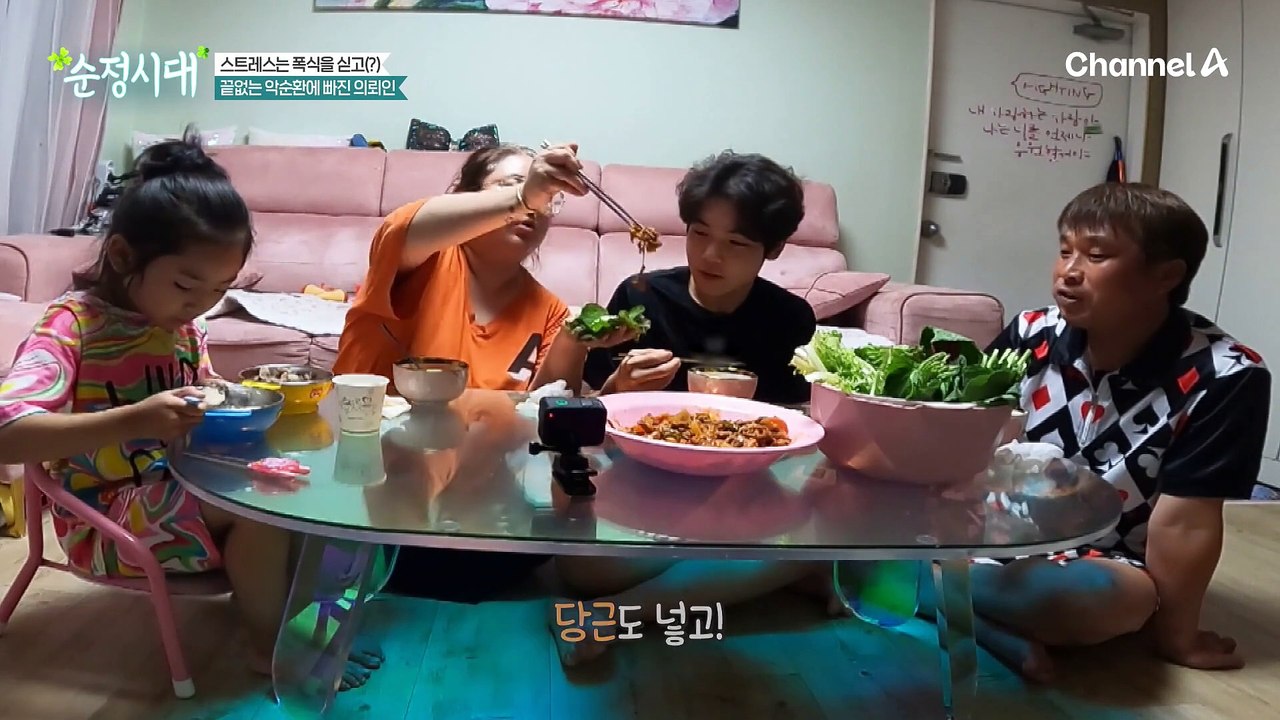 스트레스를 폭식으로 풀고 죄책감에 또 스트레스를 받아 비만의 늪에 빠졌다?! 배우급 미모였던 그녀가 100kg가 된 사연은?