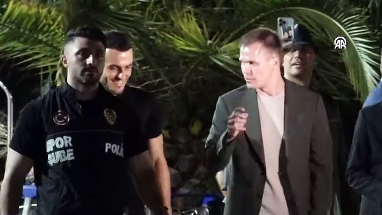 Fenerbahçe'nin transfer gündemindeki Filip Kostic, İstanbul'a geldi