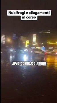 Nubifragio nella notte a Roma: via Cristoforo Colombo allagata (come tante altre strade della Capitale)